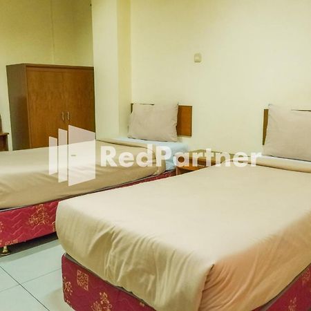 Grand Kembar Hotel RedPartner Bandung Exterior foto