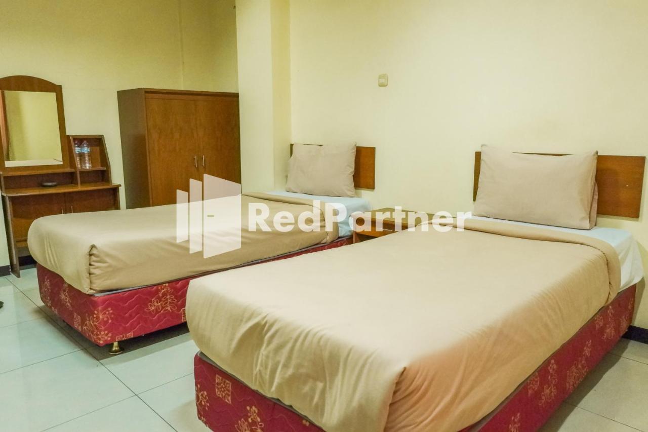 Grand Kembar Hotel RedPartner Bandung Exterior foto