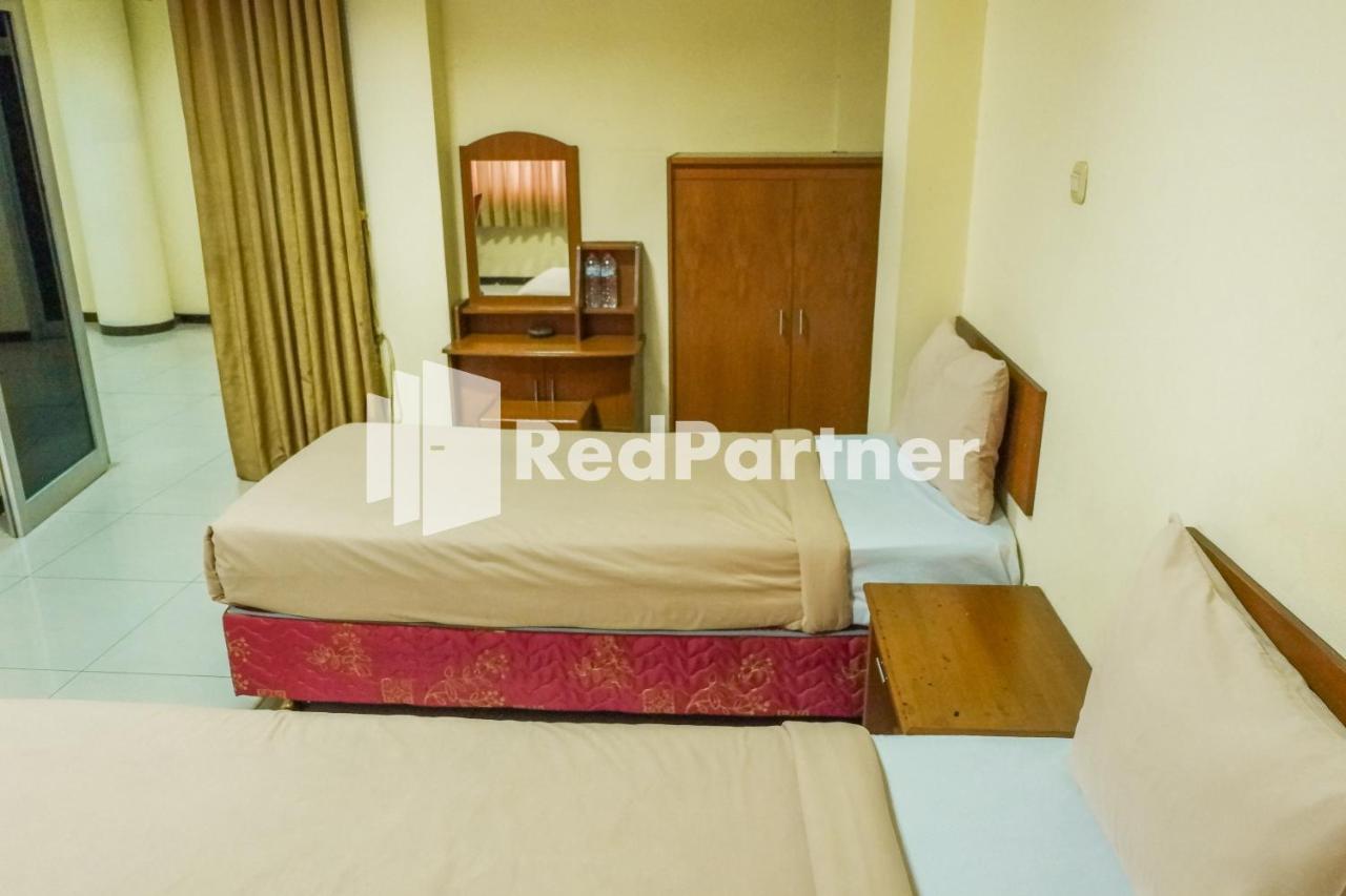 Grand Kembar Hotel RedPartner Bandung Exterior foto
