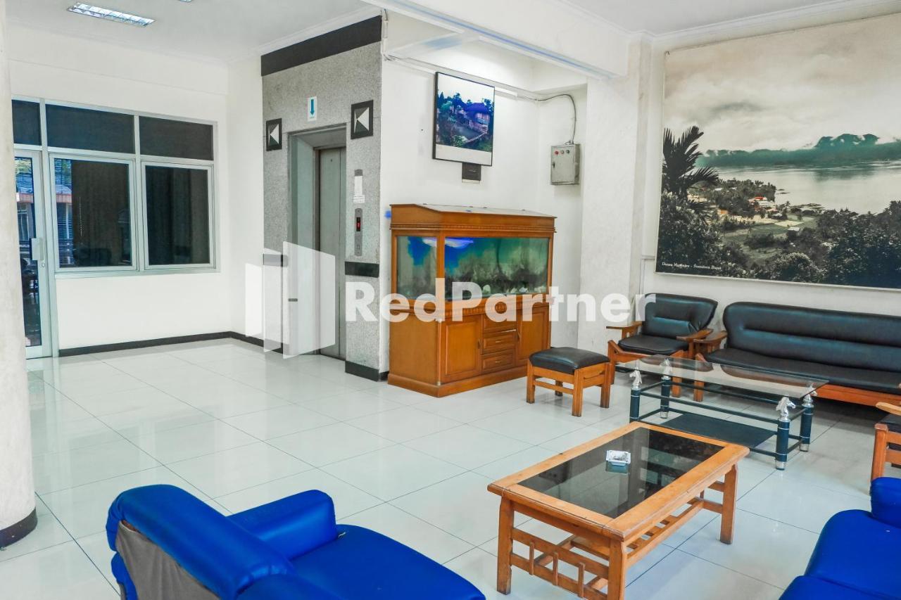Grand Kembar Hotel RedPartner Bandung Exterior foto
