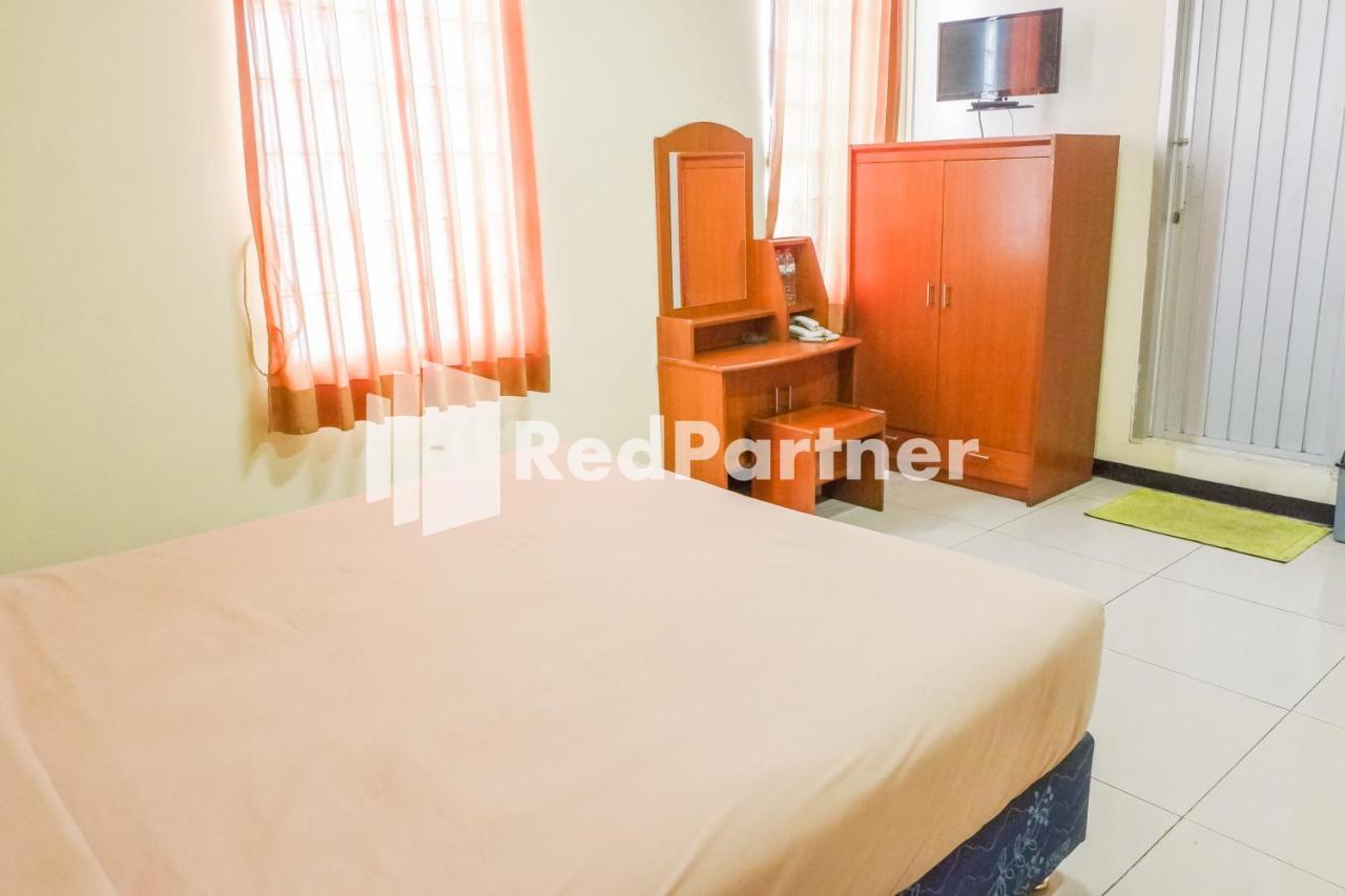 Grand Kembar Hotel RedPartner Bandung Exterior foto