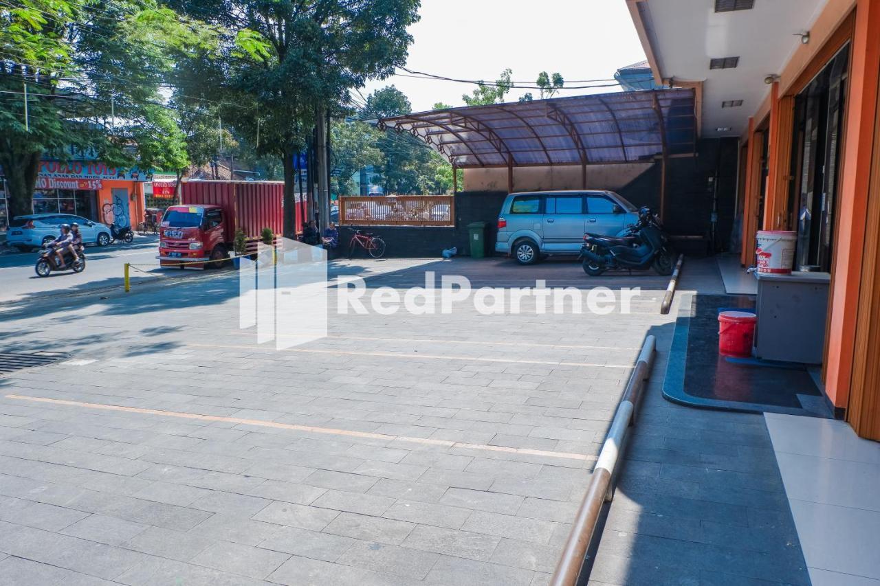 Grand Kembar Hotel RedPartner Bandung Exterior foto