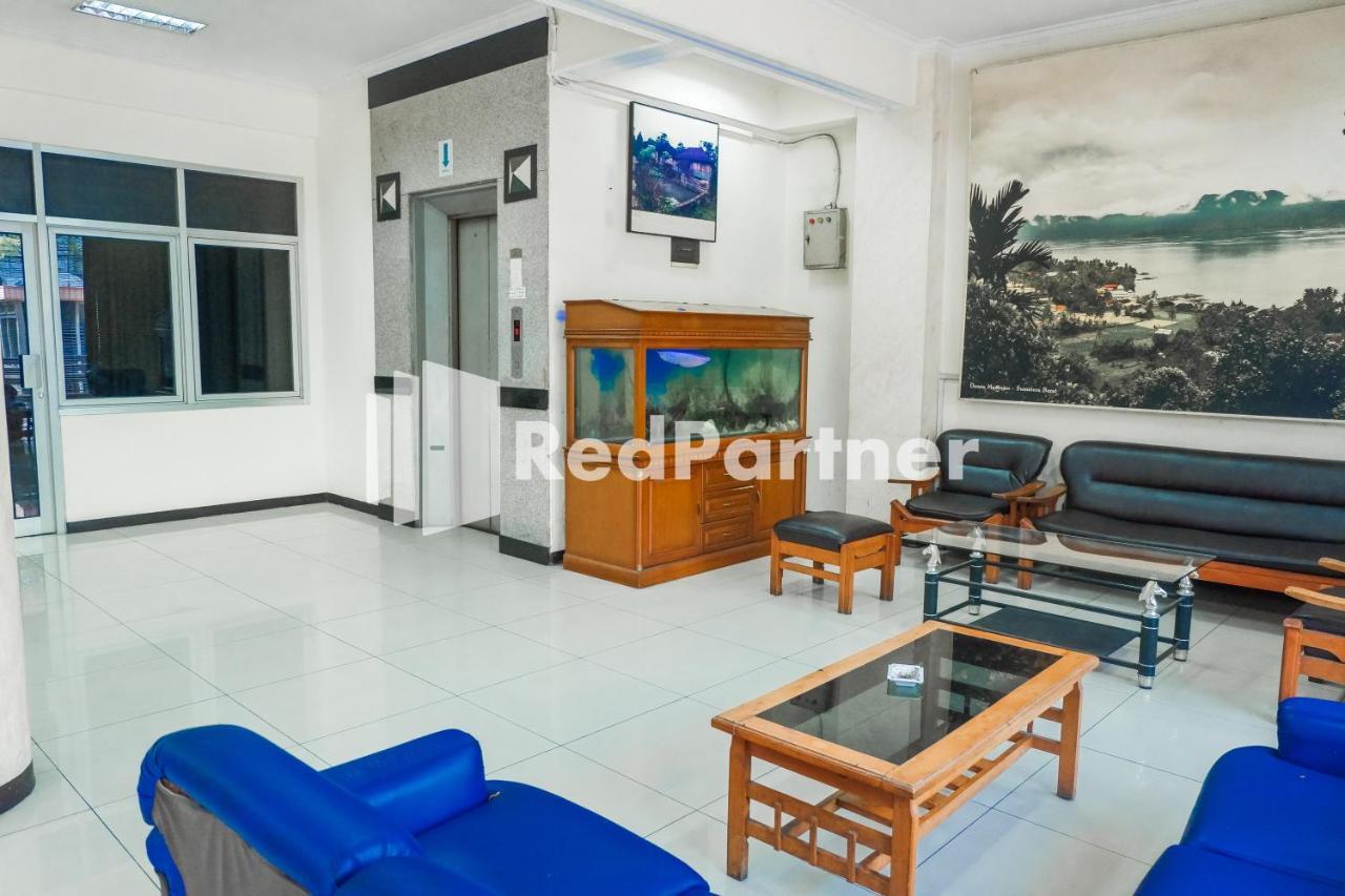Grand Kembar Hotel RedPartner Bandung Exterior foto